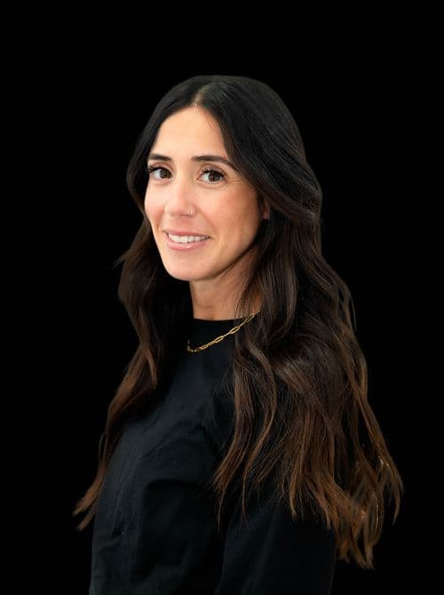 Amy Cohen, senior stylist at Simon Warwick Salons in Maida Vale – expert in creative cutting, styling, and personalised hair transformations.